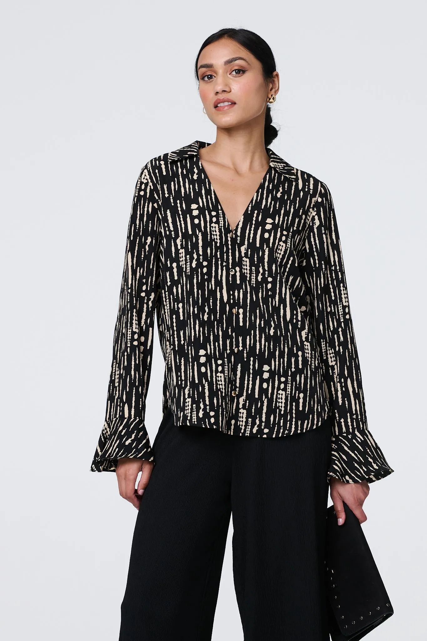 Printed V-Neck Long Flare Sleeve Shirt